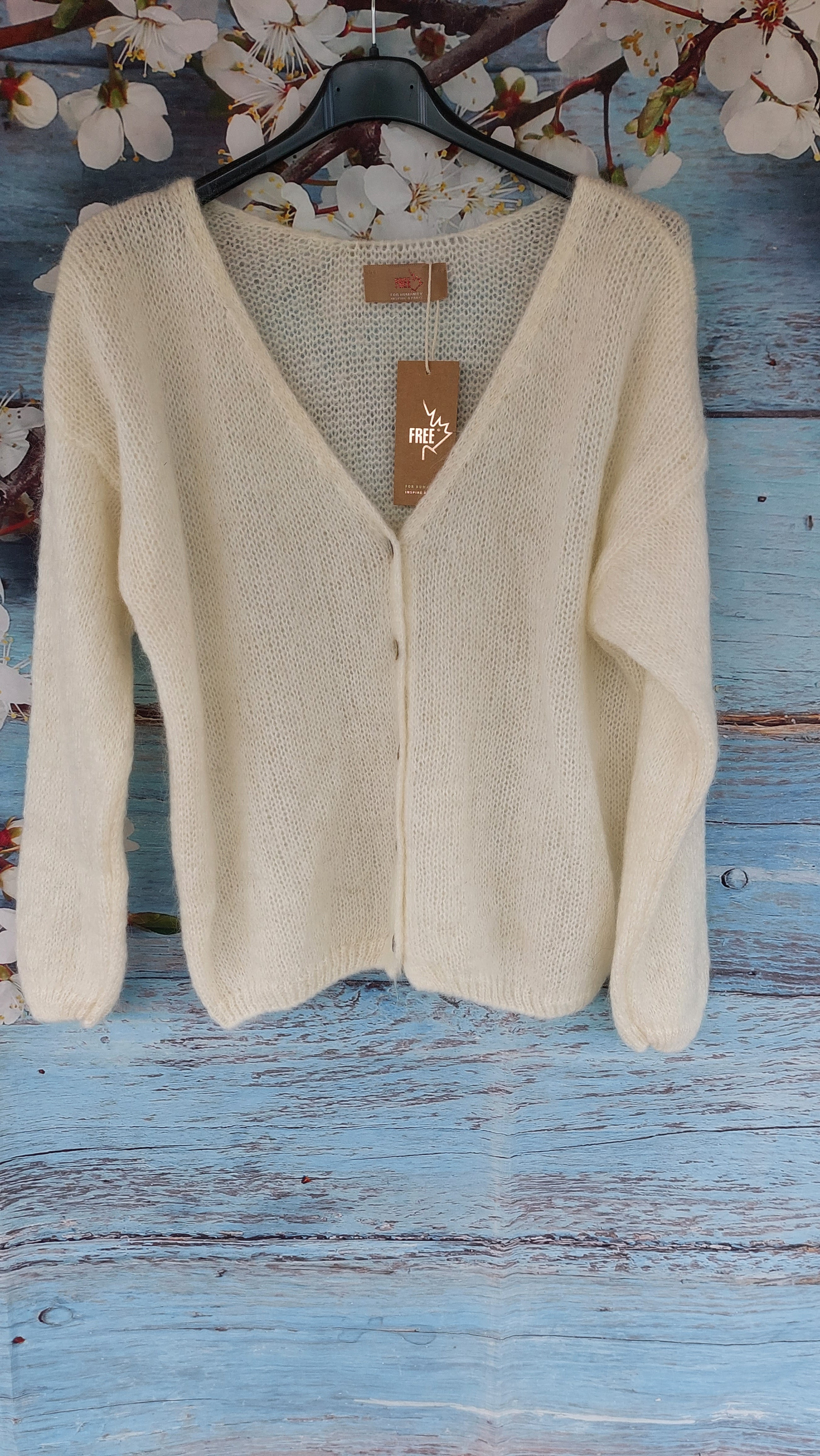 Angora cardi