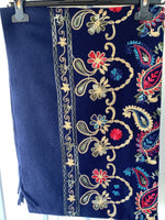 Load image into Gallery viewer, Paisley shawl
