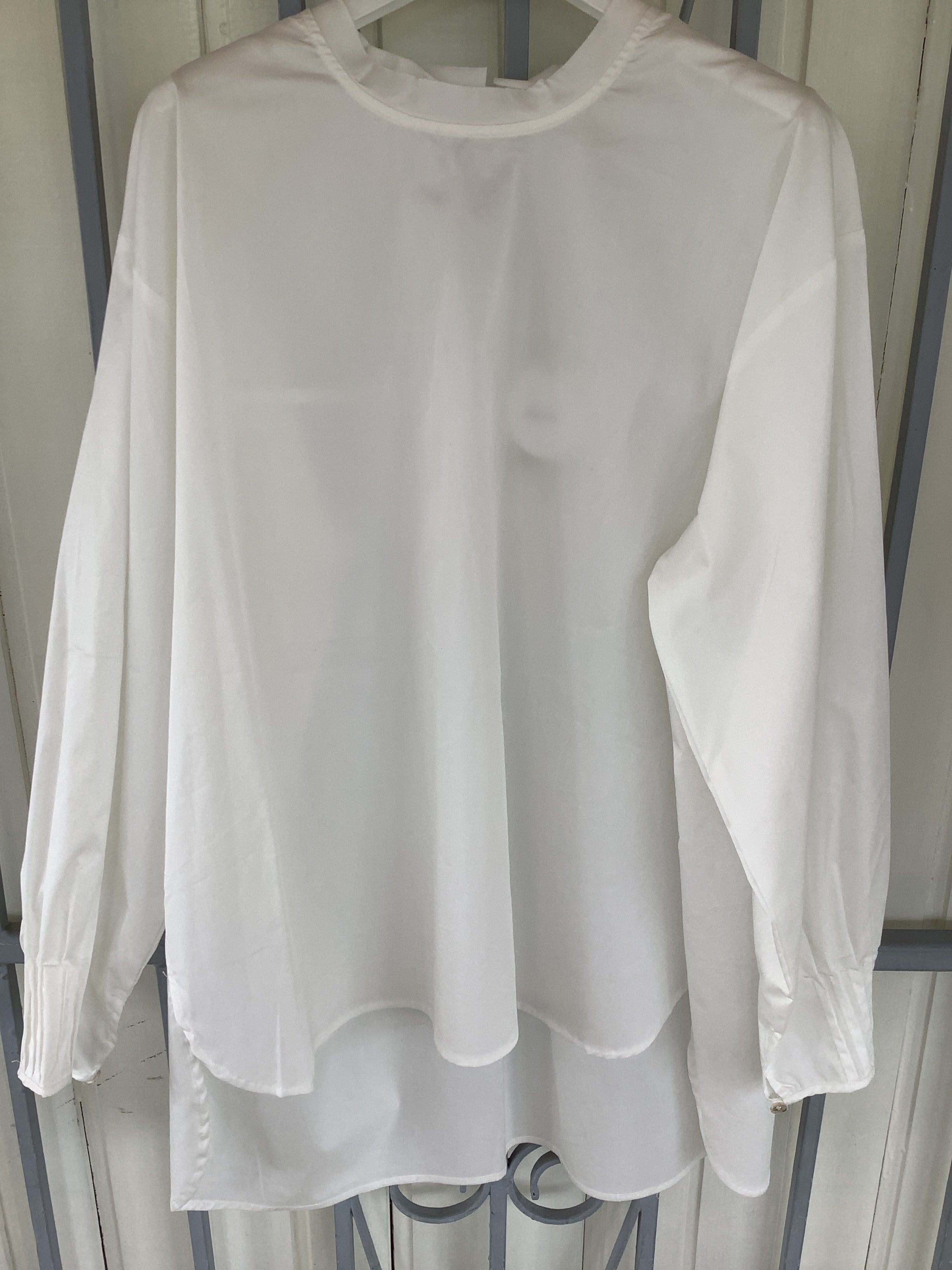 Asymmetric blouse.
