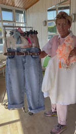 Load and play video in Gallery viewer, Jean coup barrel denims
