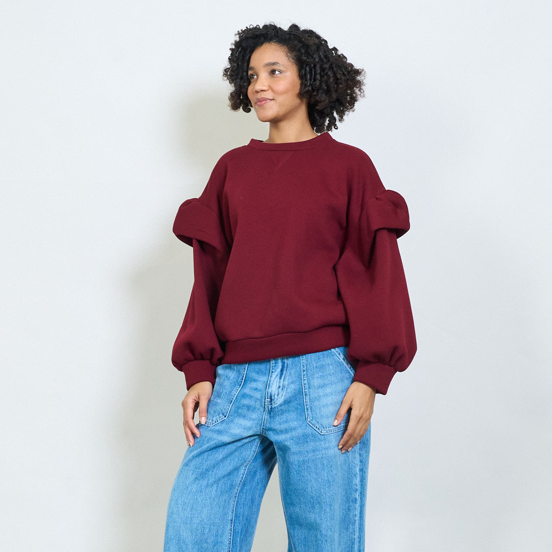 Oversized sweatshirt with bow sleeve