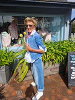 Load image into Gallery viewer, Distressed coller denim fitted jacket
