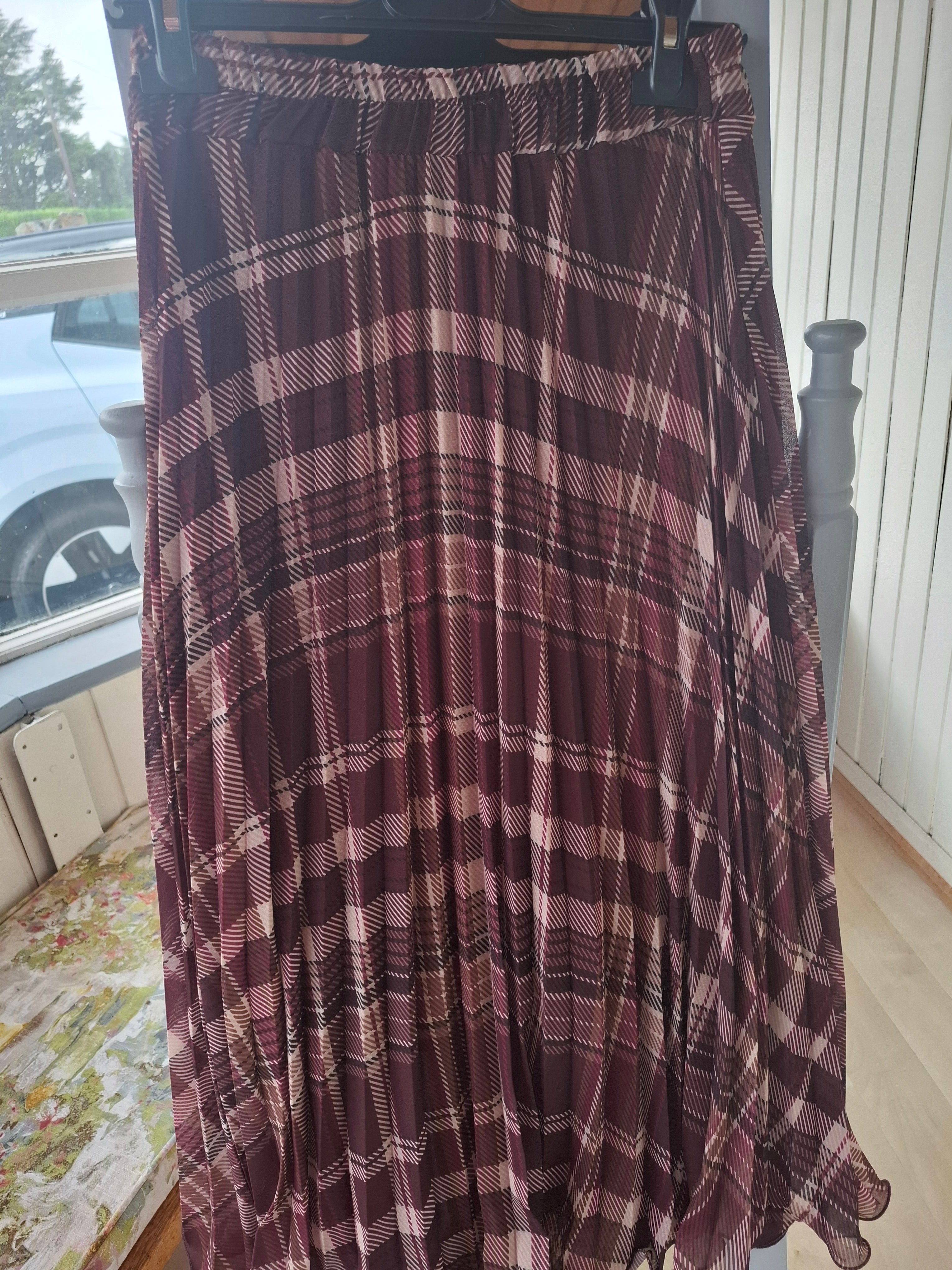 Pleated checkered skirt