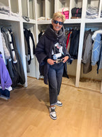 Load image into Gallery viewer, Detailed barrel denims
