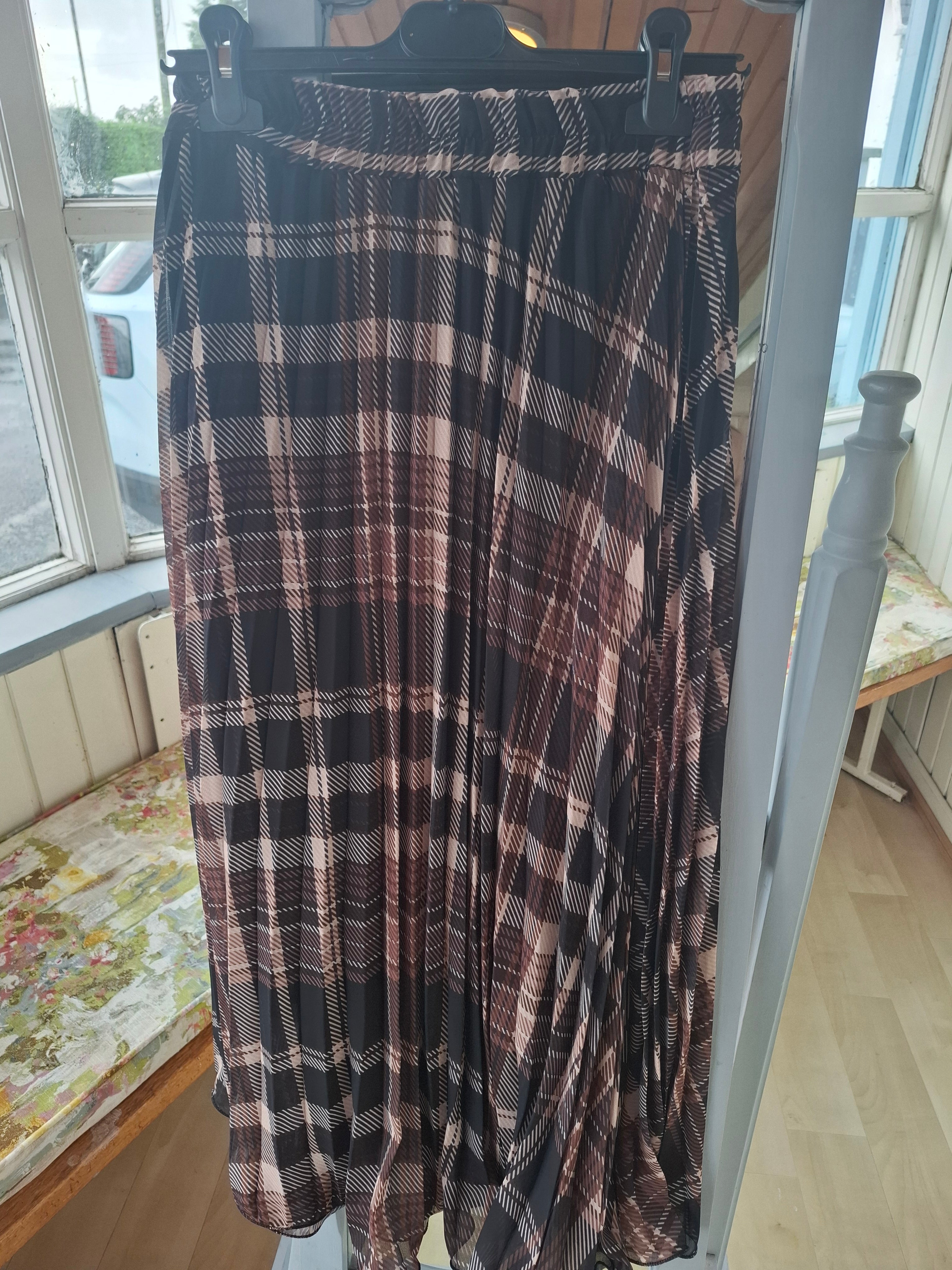 Pleated checkered skirt