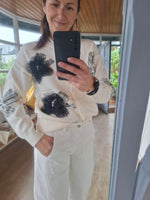 Load image into Gallery viewer, Floral applique buttoned knit cardigan

