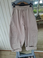 Load image into Gallery viewer, Just west barrel trousers
