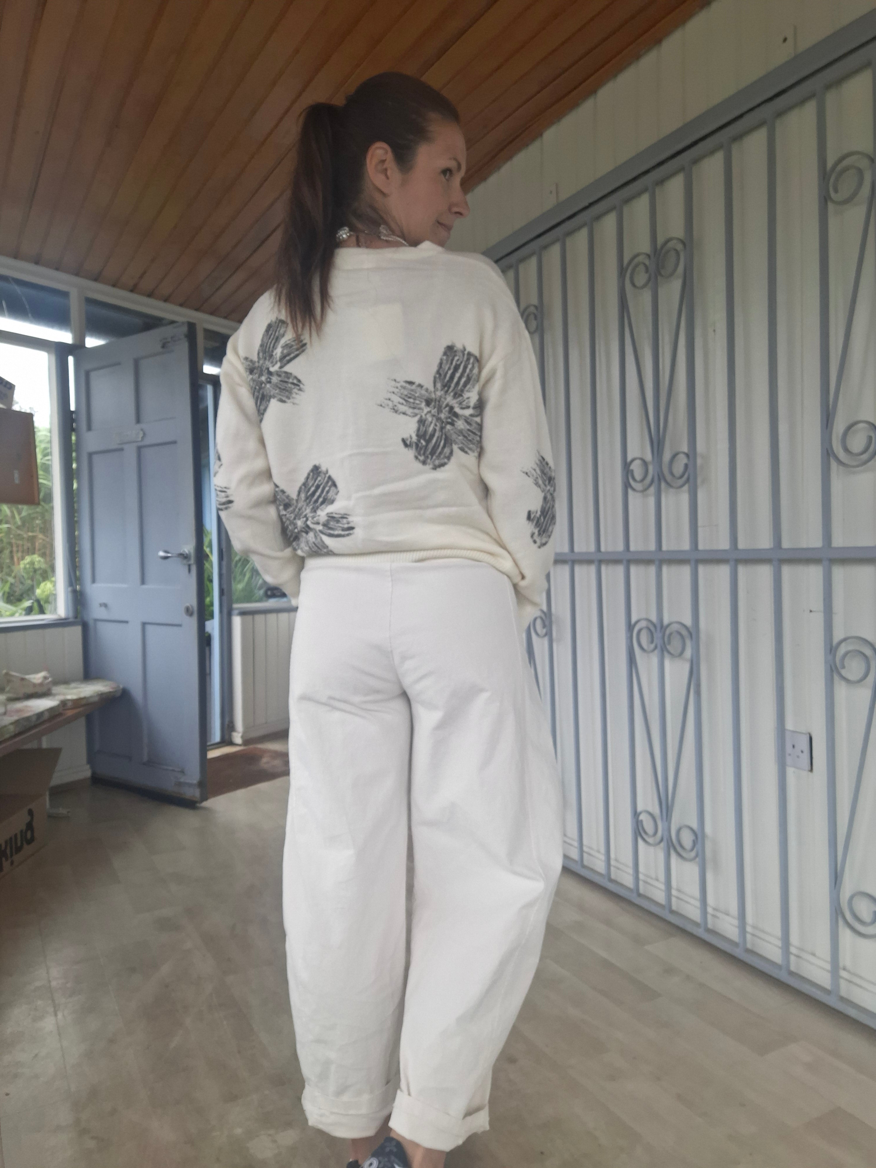Floral applique buttoned knit cardigan