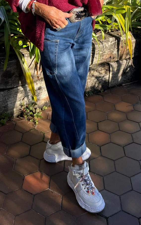 Barrel jeans with side pockets