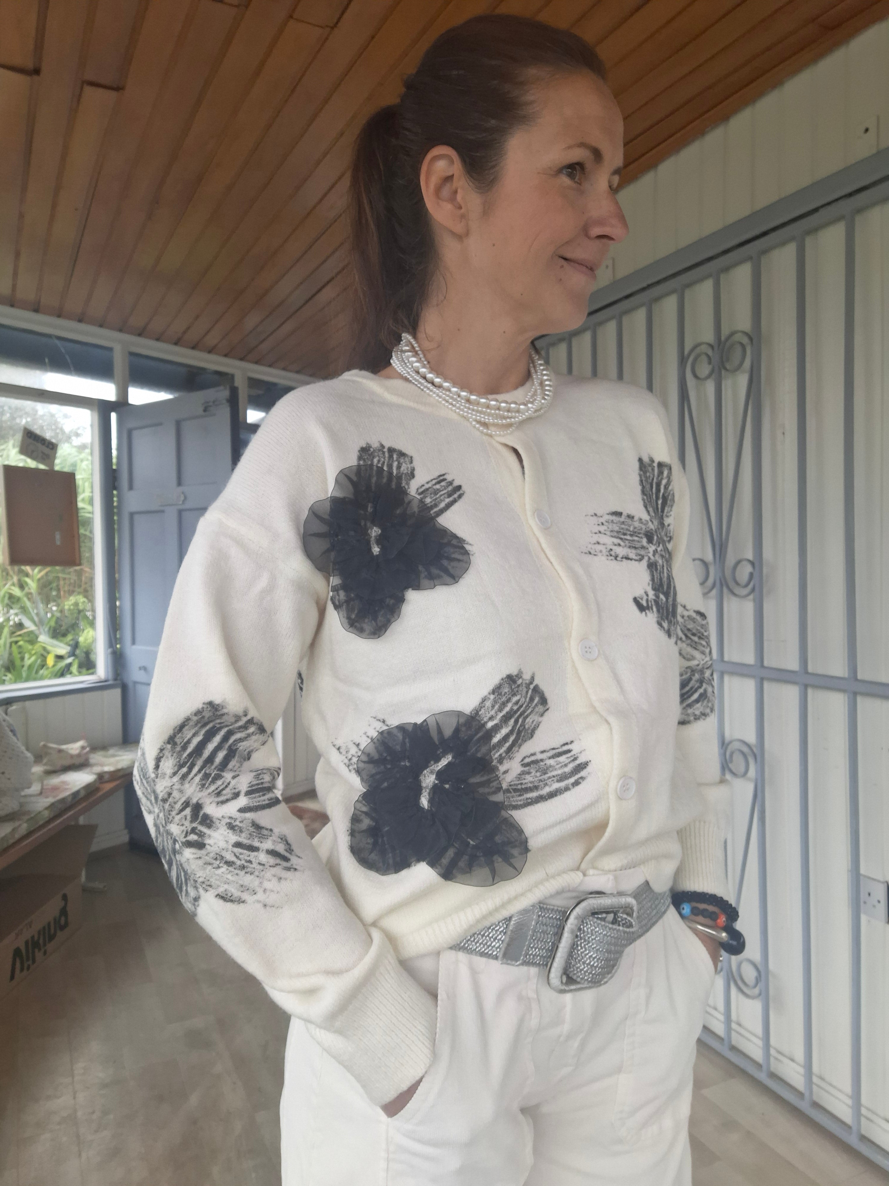 Floral applique buttoned knit cardigan
