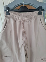 Load image into Gallery viewer, Just west barrel trousers
