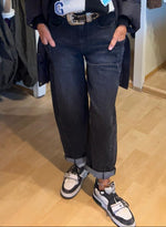 Load image into Gallery viewer, Detailed barrel denims

