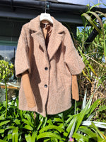 Load image into Gallery viewer, Cosy coat with ribbed sleeve
