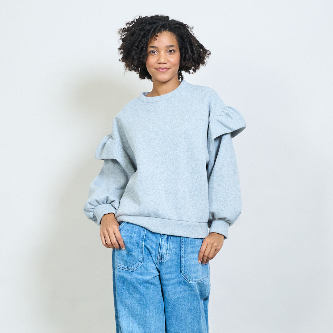 Oversized sweatshirt with bow sleeve