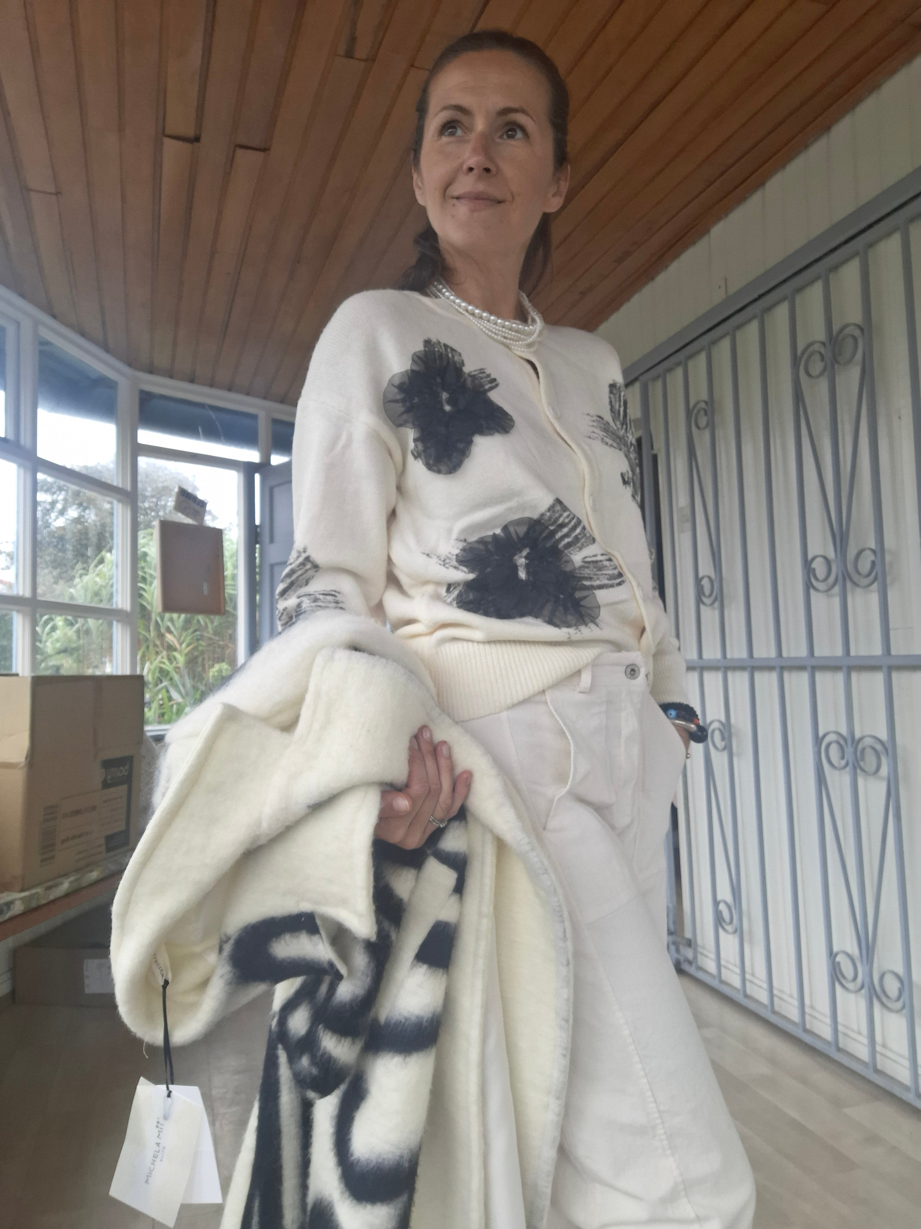 Floral applique buttoned knit cardigan