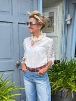 Load image into Gallery viewer, Delicate blouse
