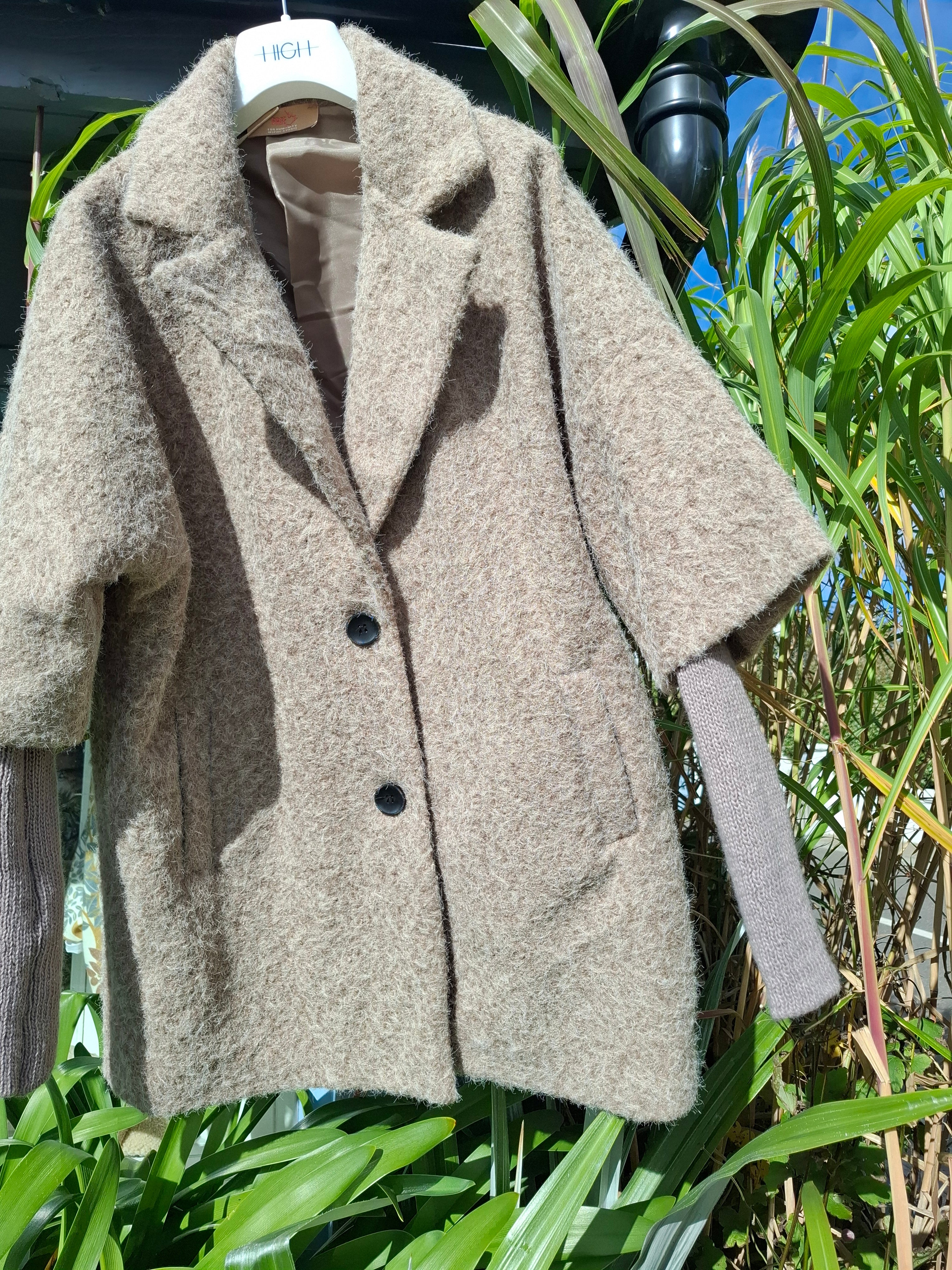Cosy coat with ribbed sleeve