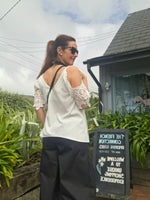 Load image into Gallery viewer, Cold shoulder top
