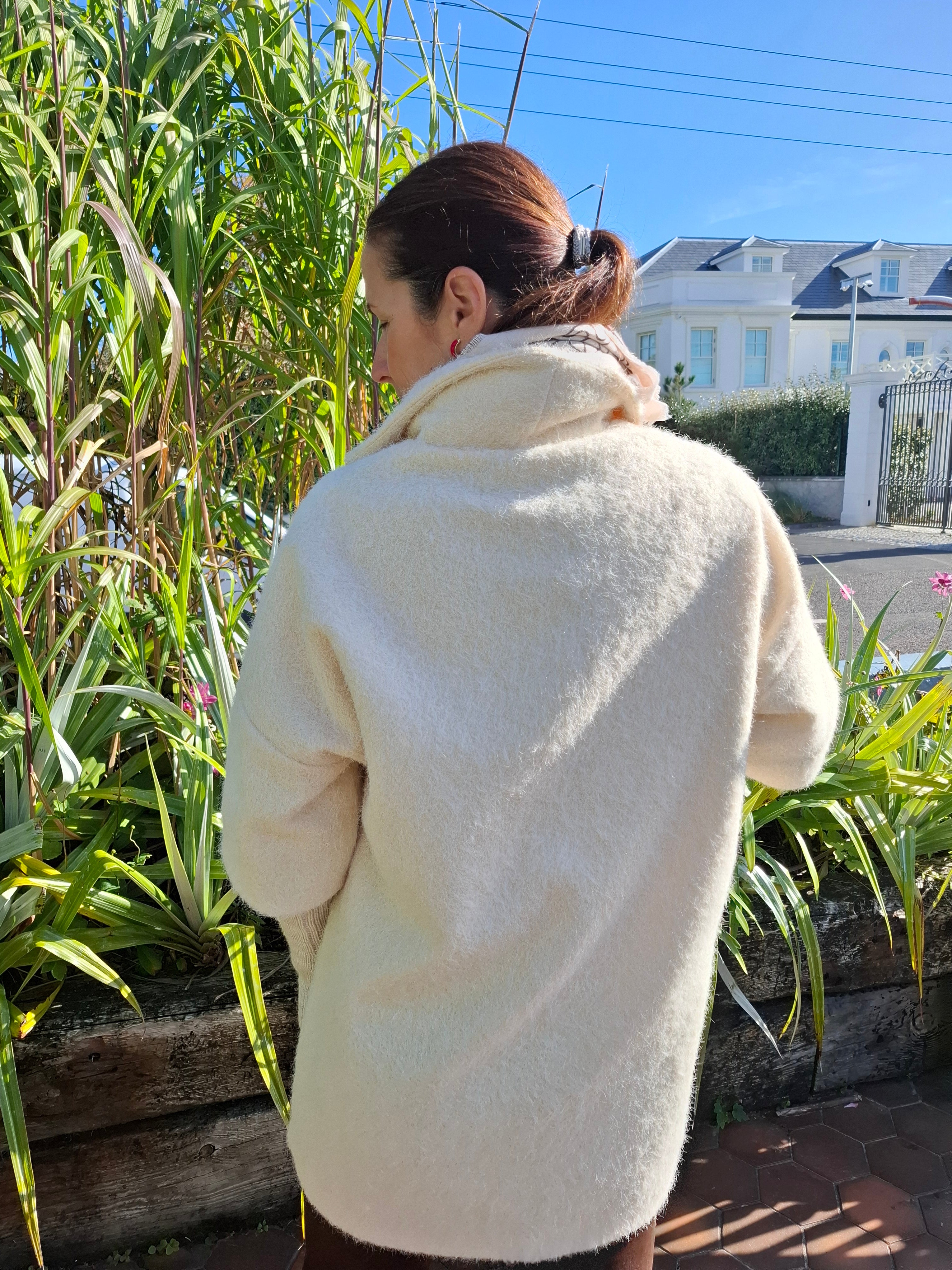 Cosy coat with ribbed sleeve