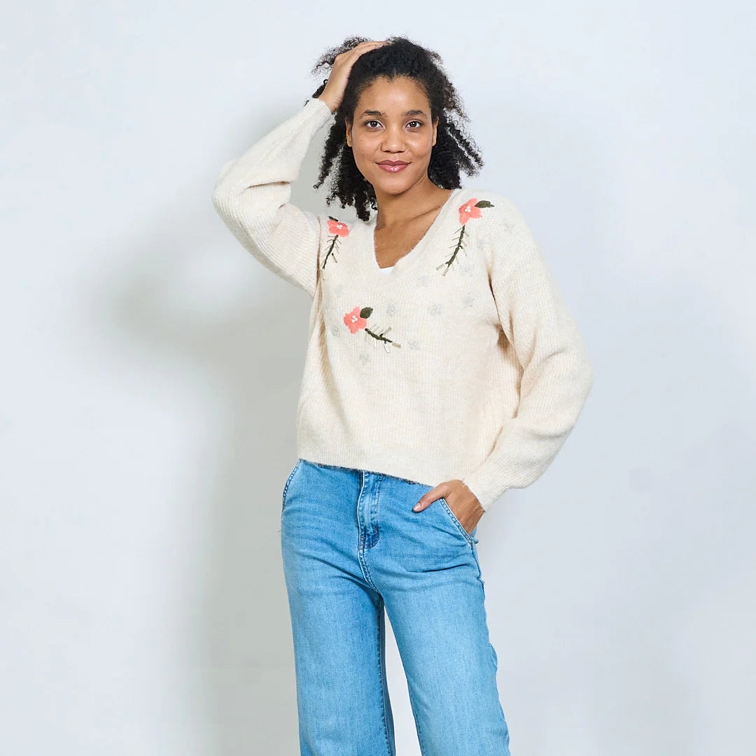 V neck sweater with flower detail