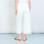Load image into Gallery viewer, Cream denim relaxed tapered jeans
